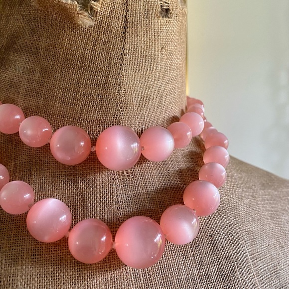VTG ‘60s Richelieu Pink Pearl Double Strand Necklace & Earrings - Picture 5 of 10